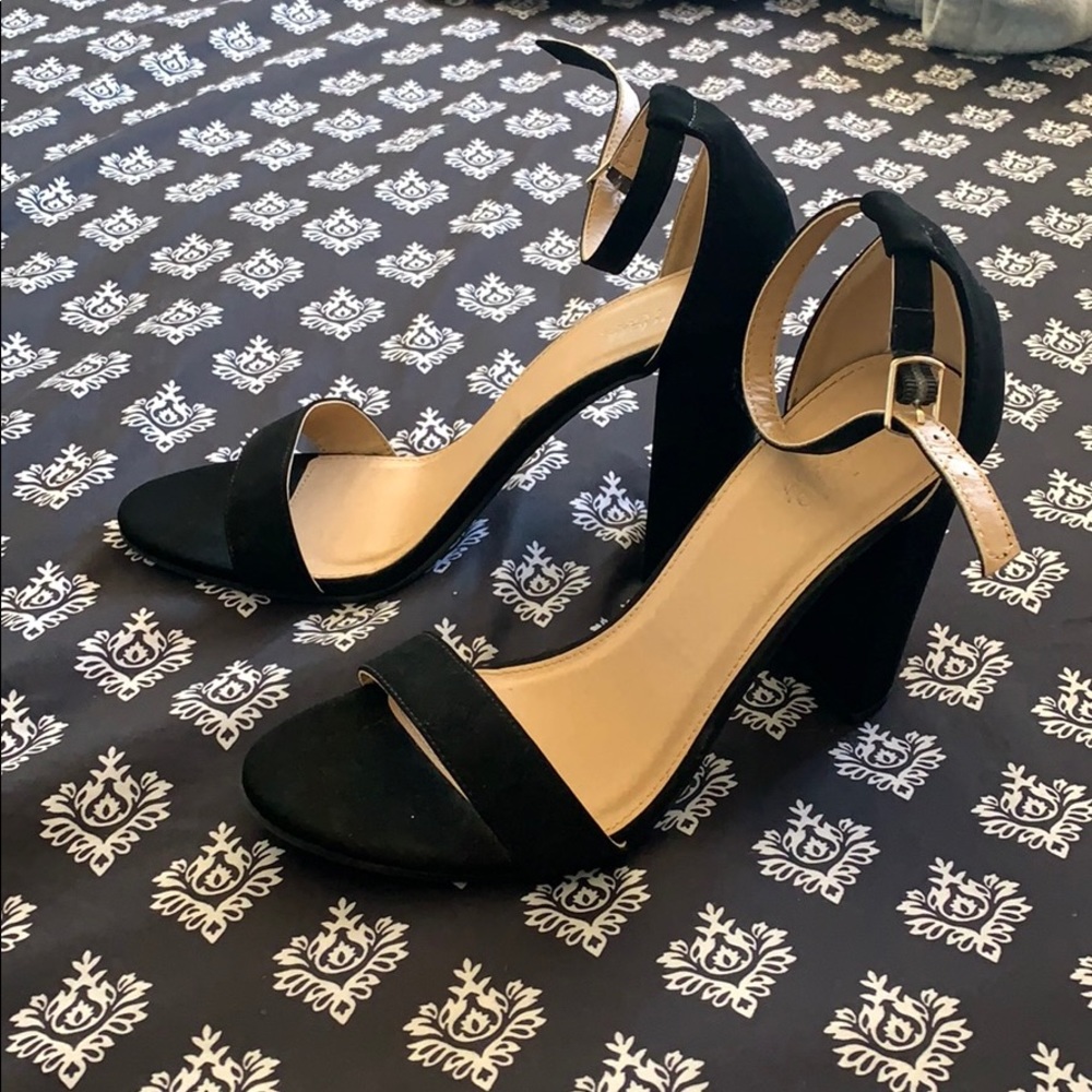 Heels - Picture 2 of 3